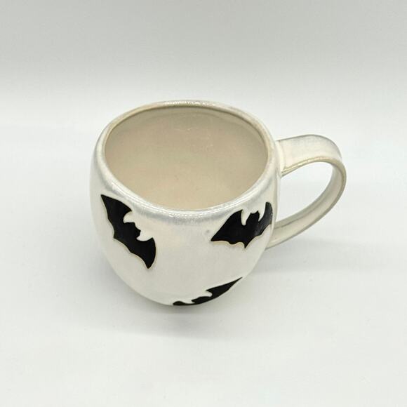 2 Anthropologie Vida Stoneware Icon Mugs Bat & Ghost Mug Set Halloween NEW - Picture 5 of 15